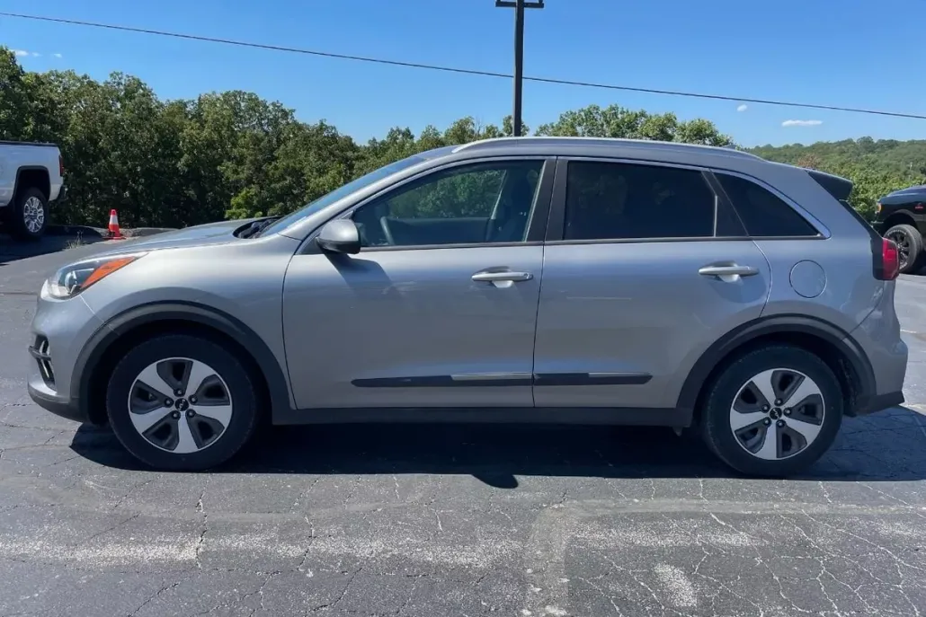 2022 Kia Niro LX photo 1