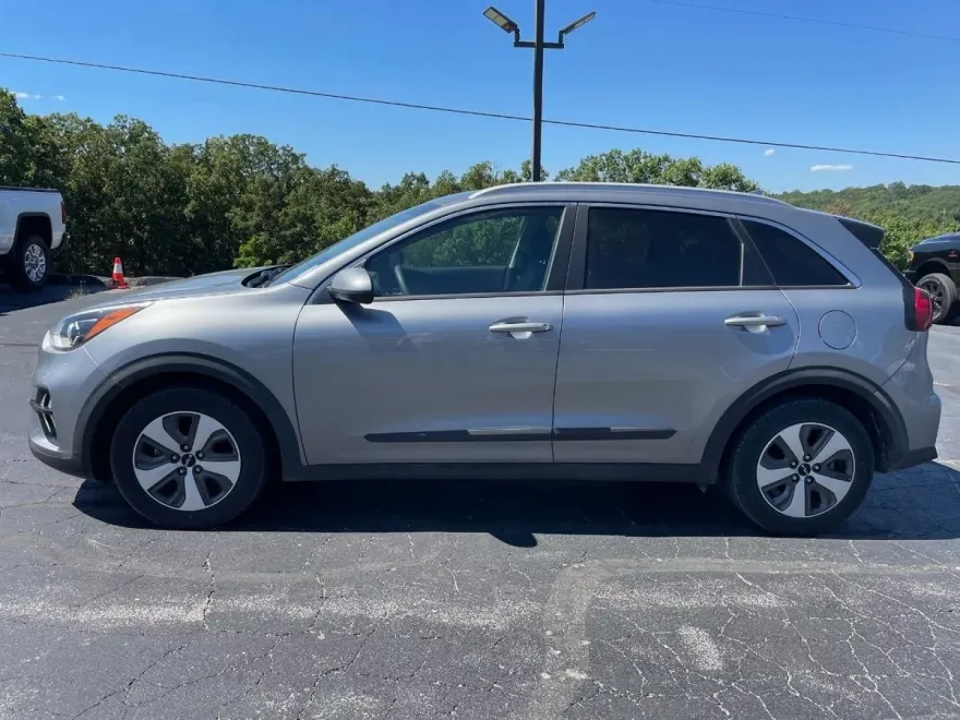 2022 Kia Niro LX photo 1