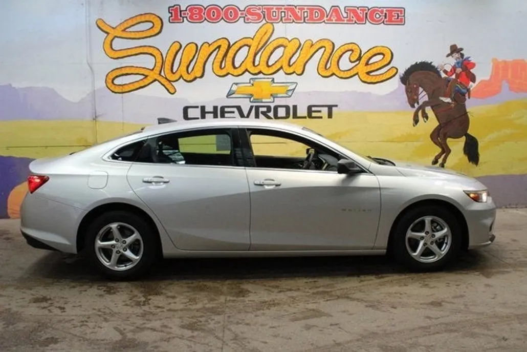 2017 Chevrolet Malibu LS photo 1