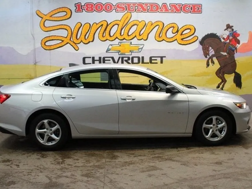 2017 Chevrolet Malibu LS photo 1