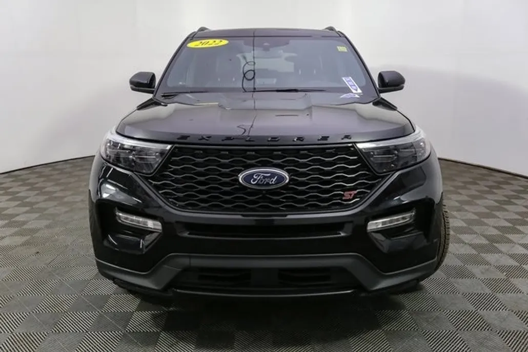 2022 Ford Explorer ST photo 1