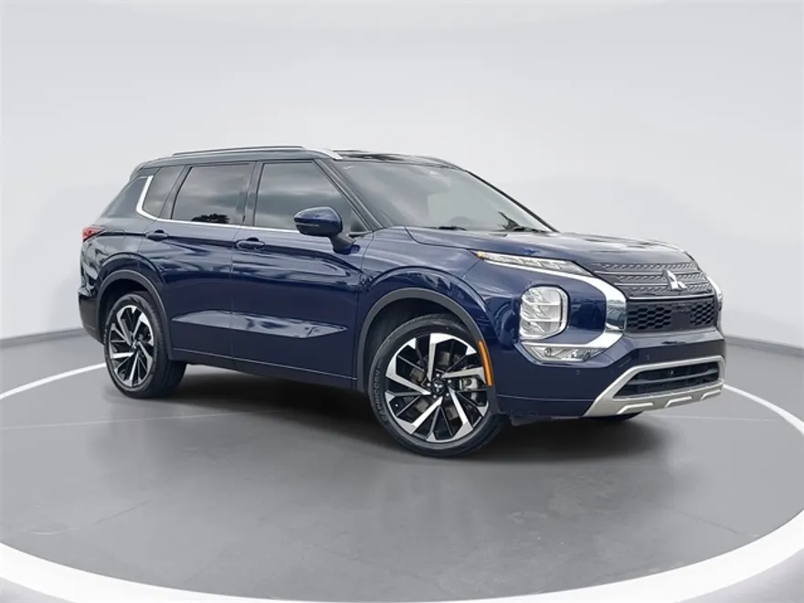 2023 Mitsubishi Outlander SEL photo 1