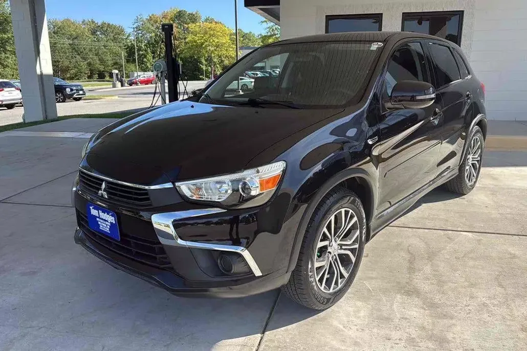 2017 Mitsubishi Outlander Sport ES photo 1