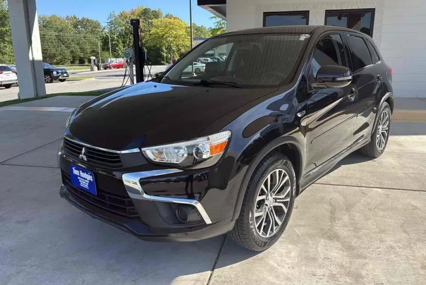 2017 Mitsubishi Outlander Sport ES photo 1