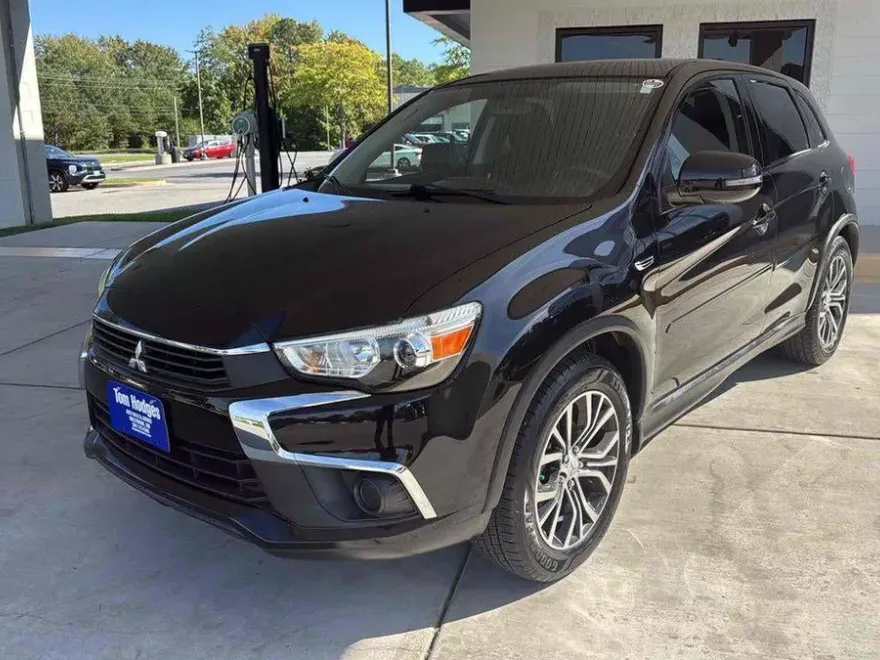 2017 Mitsubishi Outlander Sport ES photo 1