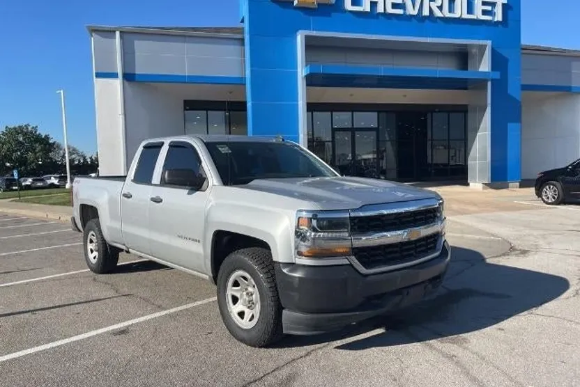 2017 Chevrolet Silverado 1500 photo 1