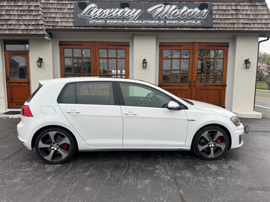 2017 Volkswagen Golf GTI SE photo 1