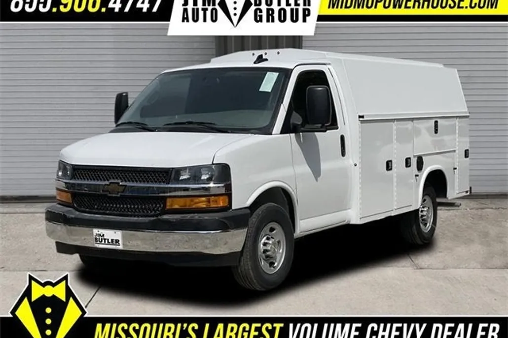 2025 Chevrolet Express Cutaway 3500 photo 1