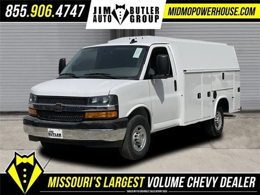 2025 Chevrolet Express Cutaway 3500 photo 1