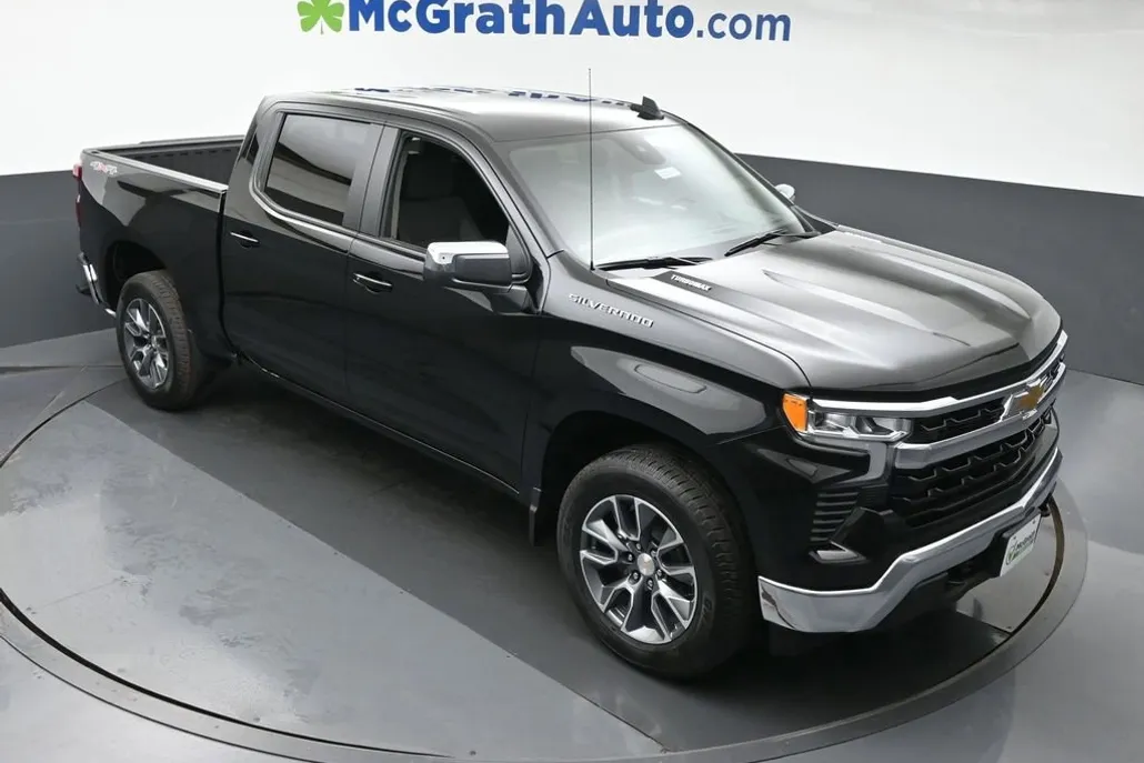 2026 Chevrolet Silverado 1500 LT photo 1