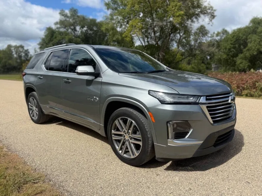 2023 Chevrolet Traverse High Country photo 1