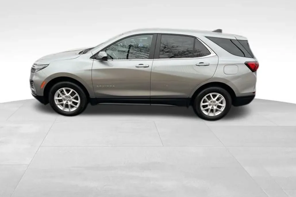 2023 Chevrolet Equinox LT photo 1