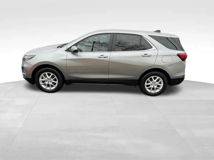 2023 Chevrolet Equinox LT photo 1