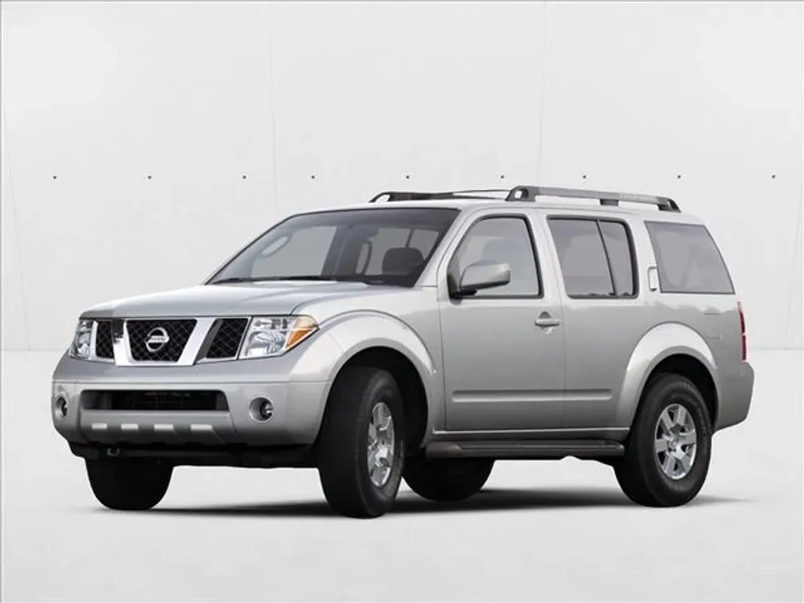 2008 Nissan Pathfinder SE photo 1