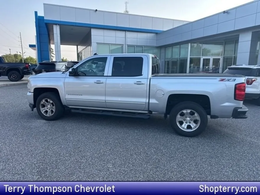 2018 Chevrolet Silverado 1500 LT photo 1