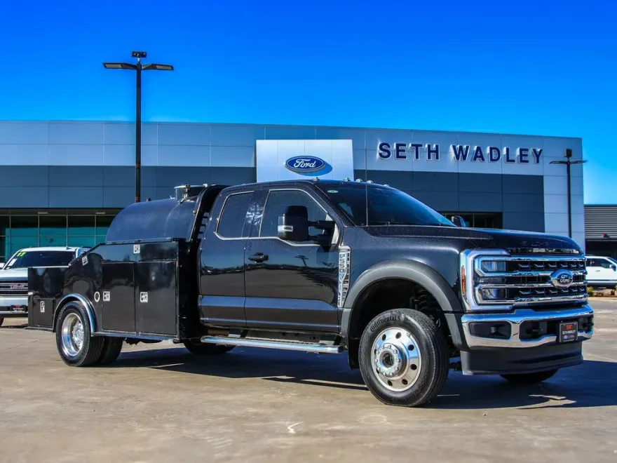 2024 Ford F-550 photo 1