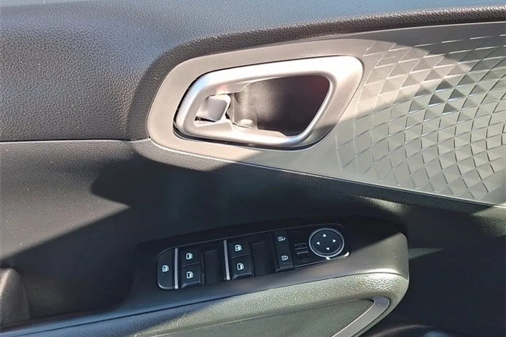 2023 Kia Soul LX photo 1