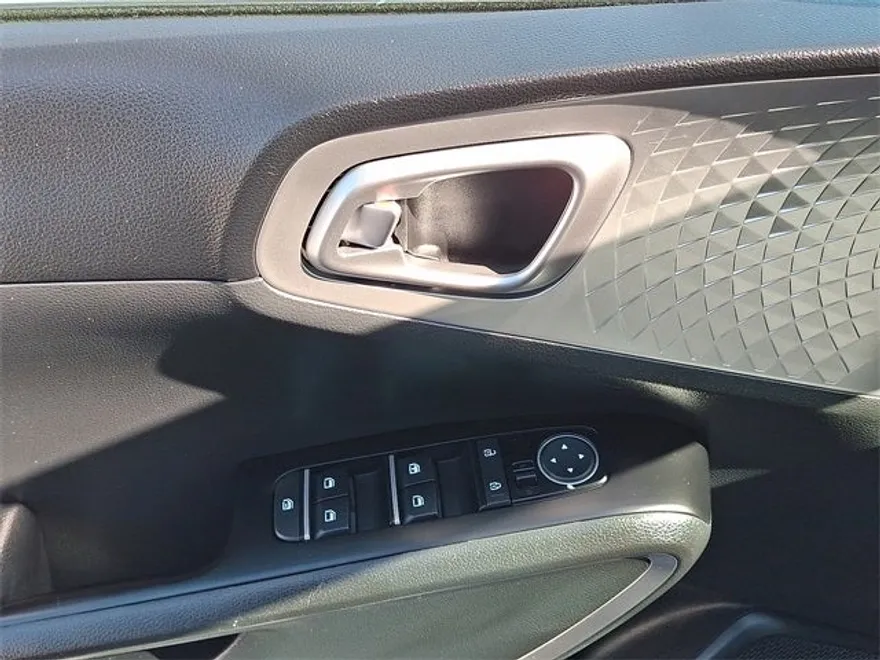 2023 Kia Soul LX photo 1