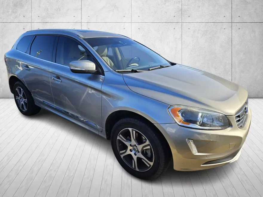 2015 Volvo XC60 T6 Platinum photo 1