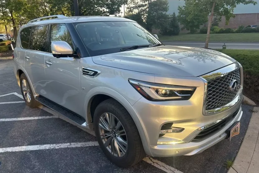 2019 Infiniti QX80 Luxe photo 1
