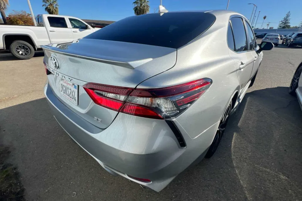 2023 Toyota Camry SE photo 1