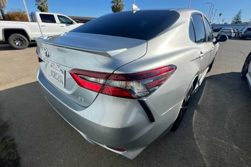 2023 Toyota Camry SE photo 1