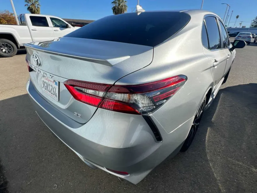 2023 Toyota Camry SE photo 1