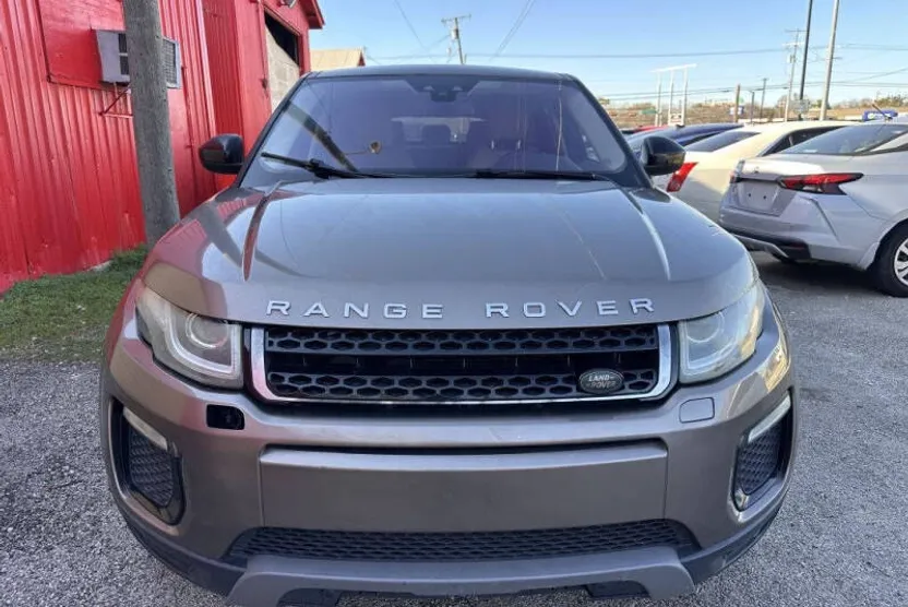 2017 Land Rover Range Rover Evoque SE photo 1
