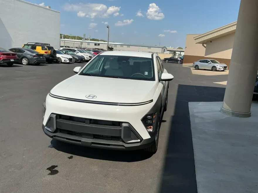 2026 Hyundai Kona SE photo 1