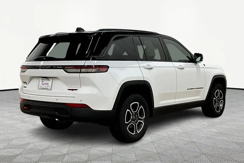 2022 Jeep Grand Cherokee Trailhawk photo 1