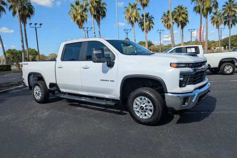 2024 Chevrolet Silverado 2500HD LT photo 1