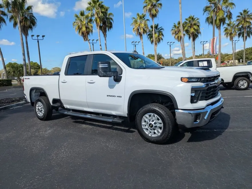 2024 Chevrolet Silverado 2500HD LT photo 1