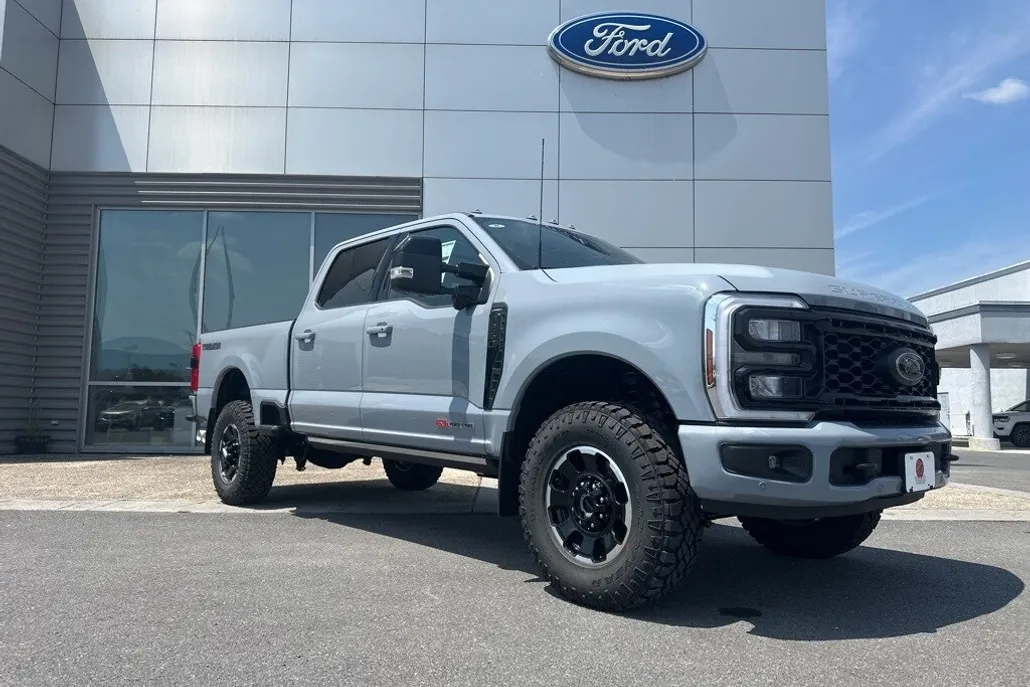 2025 Ford F-250 photo 1