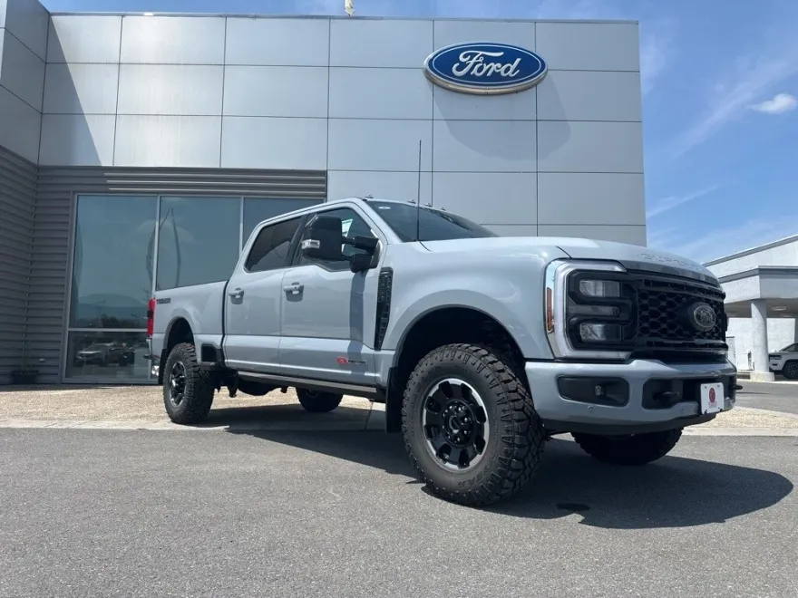 2025 Ford F-250 photo 1