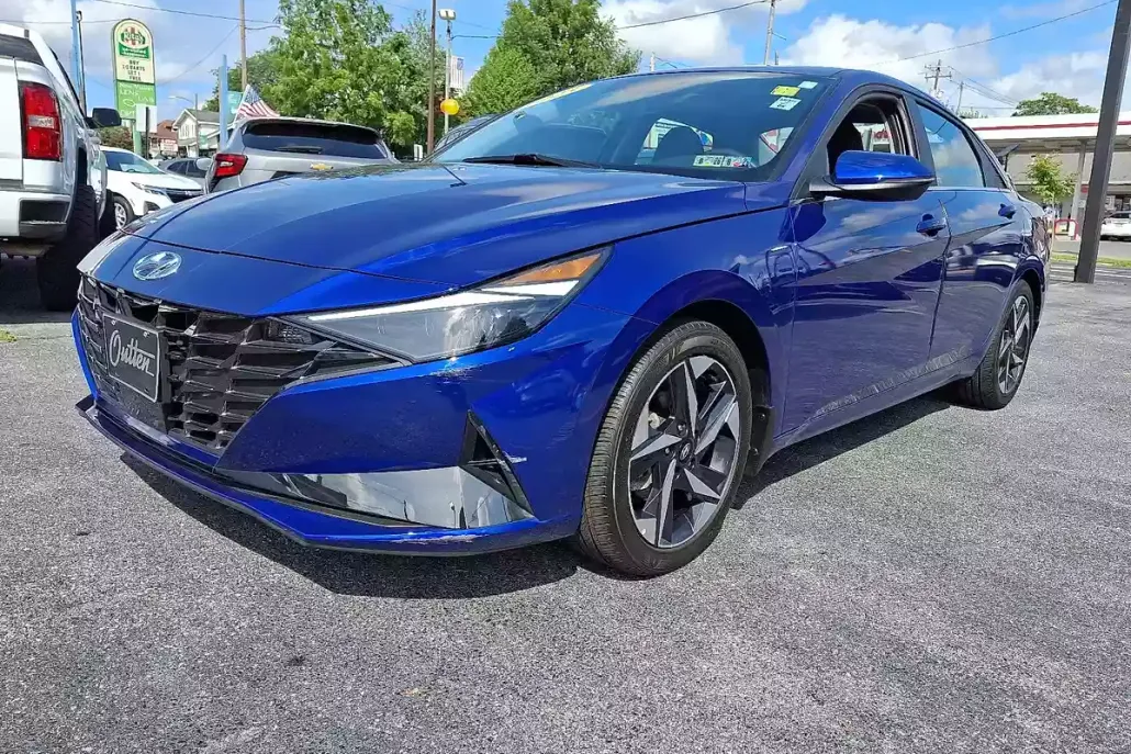 2023 Hyundai Elantra Limited photo 1