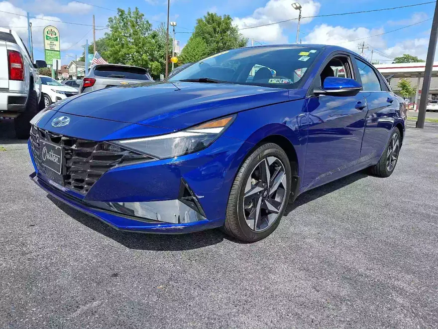 2023 Hyundai Elantra Limited photo 1
