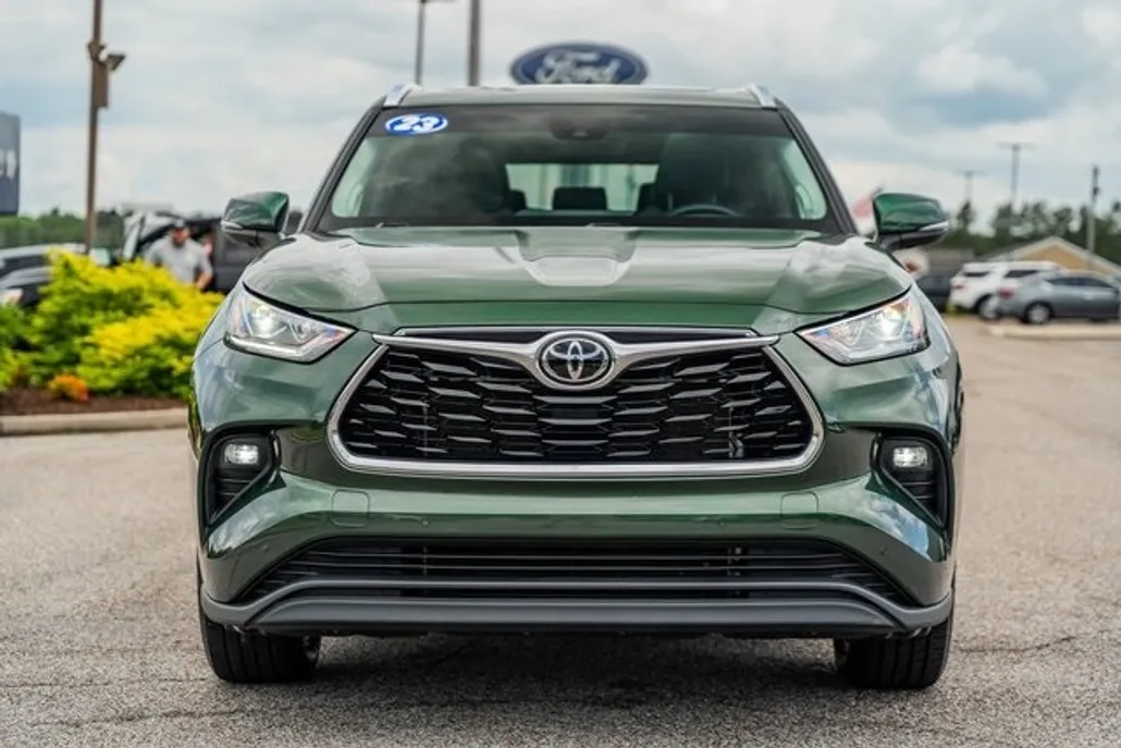 2023 Toyota Highlander Limited photo 1