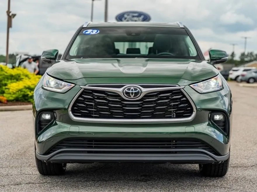 2023 Toyota Highlander Limited photo 1