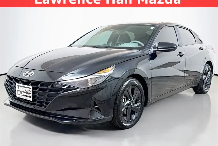 2023 Hyundai Elantra SEL photo 1
