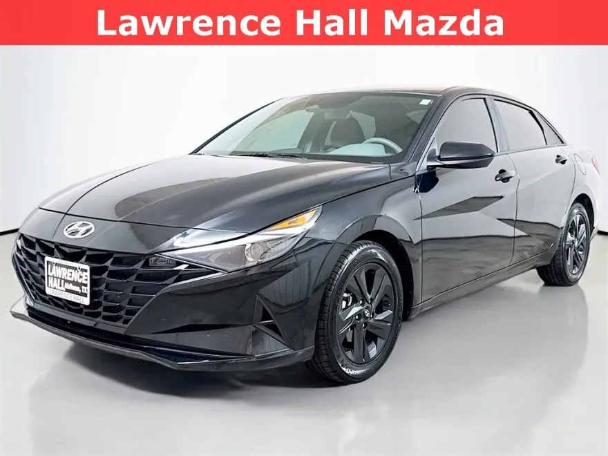 2023 Hyundai Elantra SEL photo 1