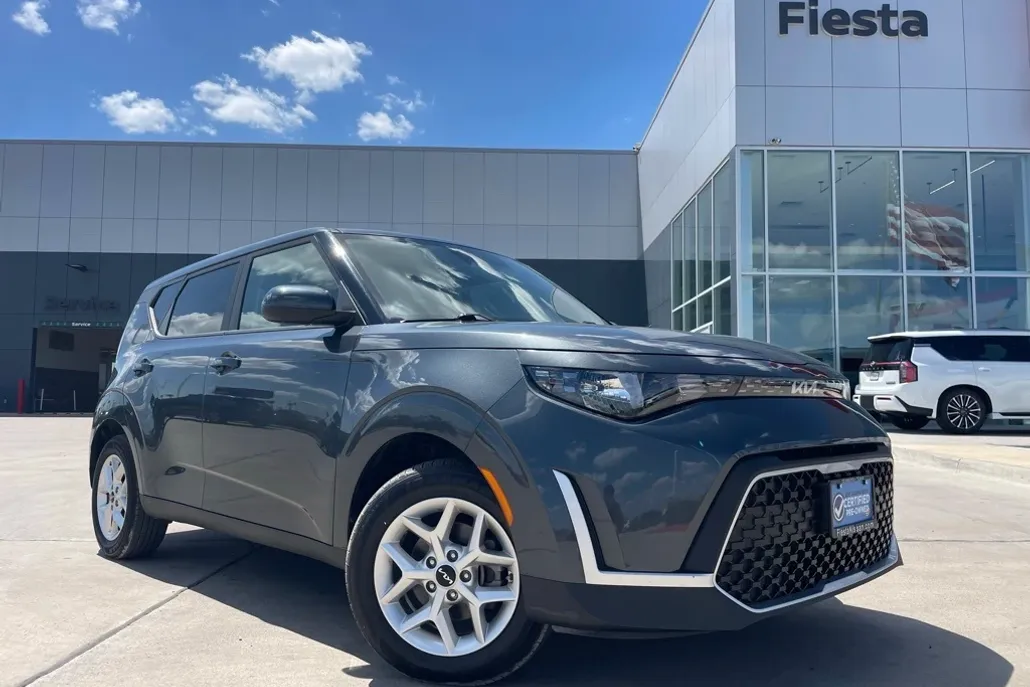 2023 Kia Soul LX photo 1