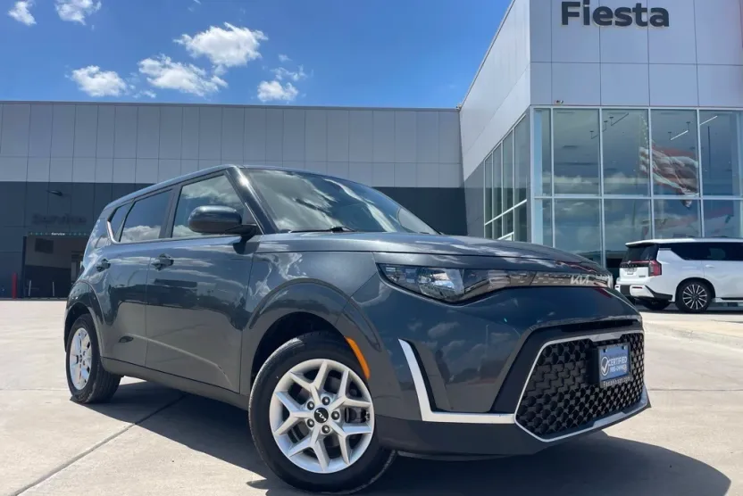 2023 Kia Soul LX photo 1
