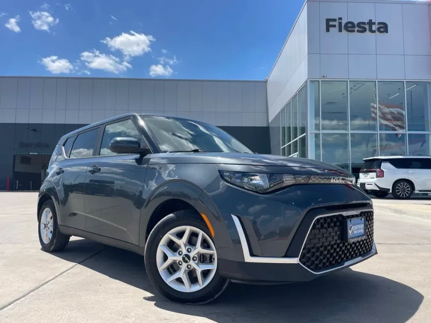 2023 Kia Soul LX photo 1