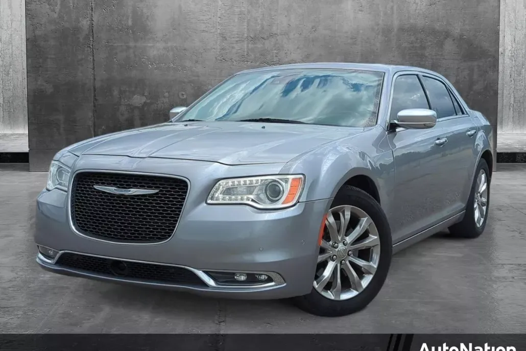 2017 Chrysler 300 C Base photo 1