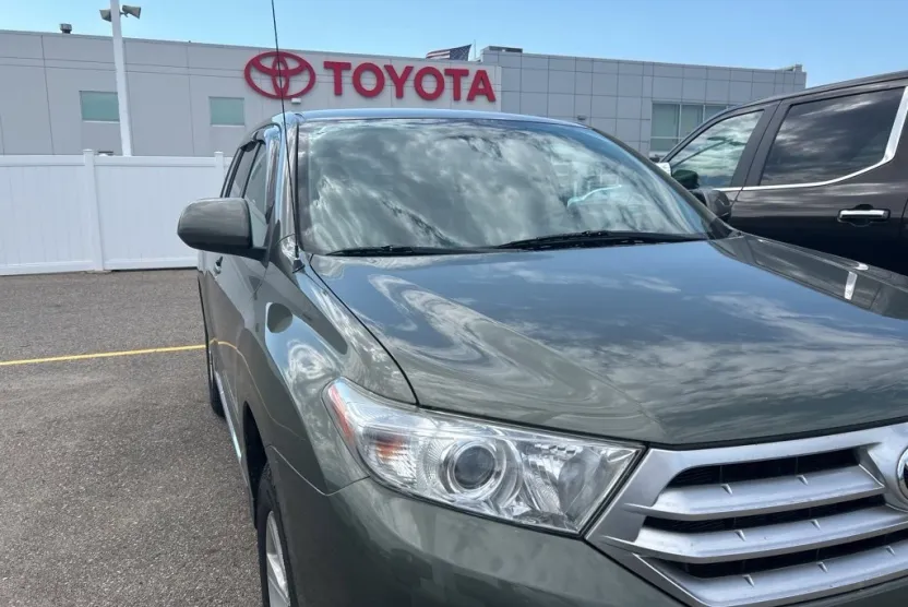2012 Toyota Highlander Base photo 1