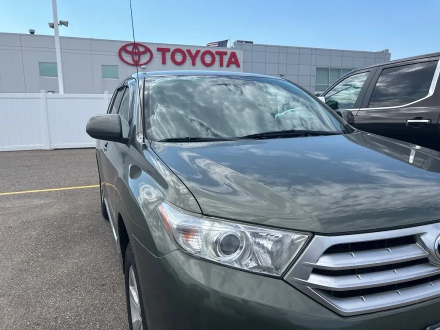 2012 Toyota Highlander Base photo 1