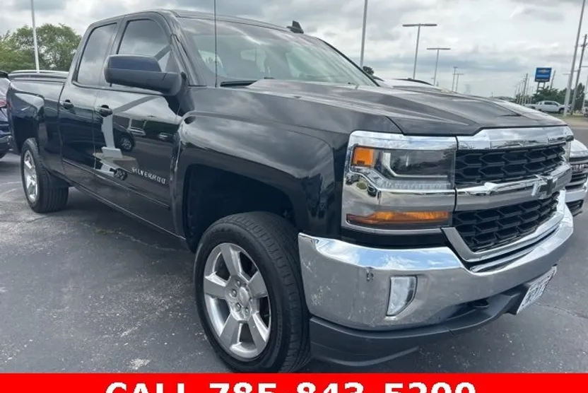 2017 Chevrolet Silverado 1500 LT photo 1