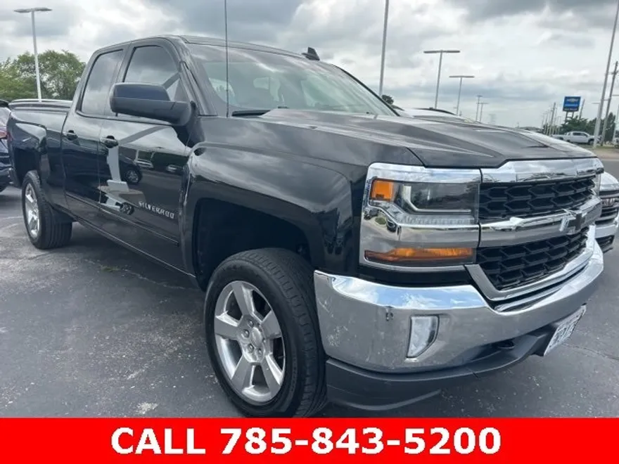 2017 Chevrolet Silverado 1500 LT photo 1