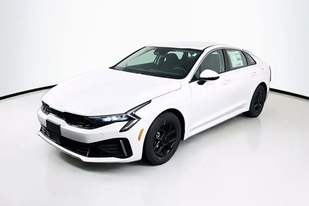 2025 Kia K5 LXS photo 1