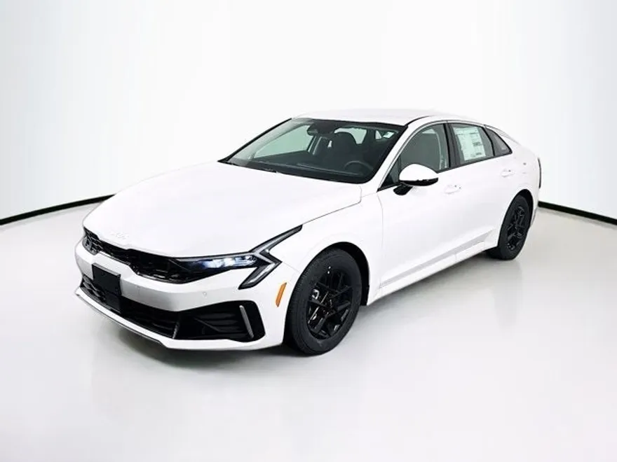 2025 Kia K5 LXS photo 1